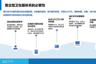 小老弟很上道啊？罗克抢圈撞上莱万，小心闪躲微笑走开